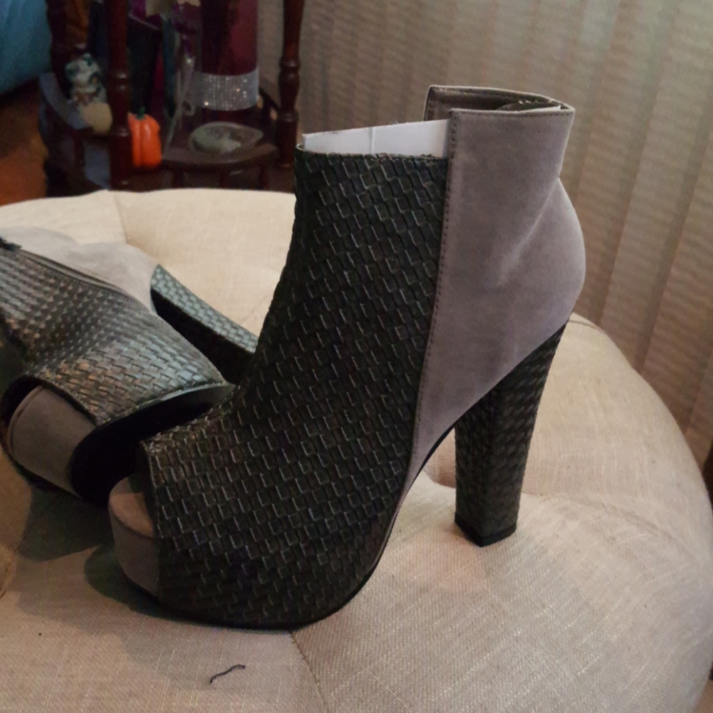 Shoes - Picture 5 of 5